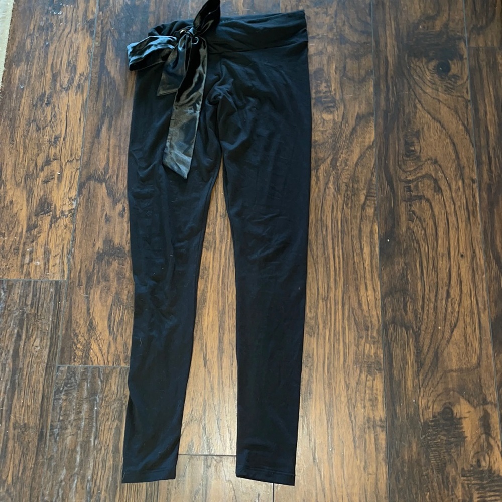 Cute booty lounge BRAND NEW black leggings